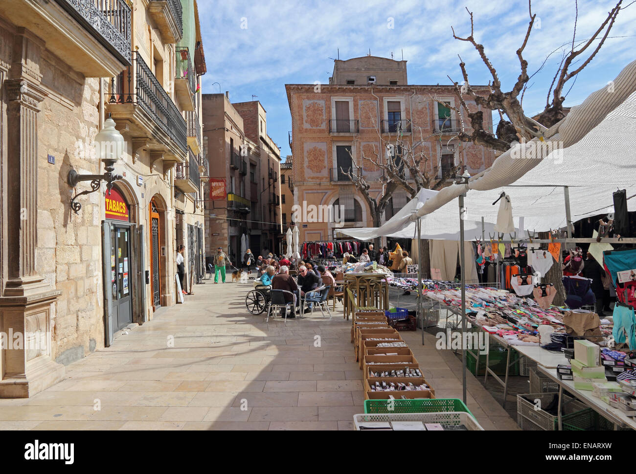 Street market and pavement café tables, Montblanc, Catalonia, Spain Stock Photo