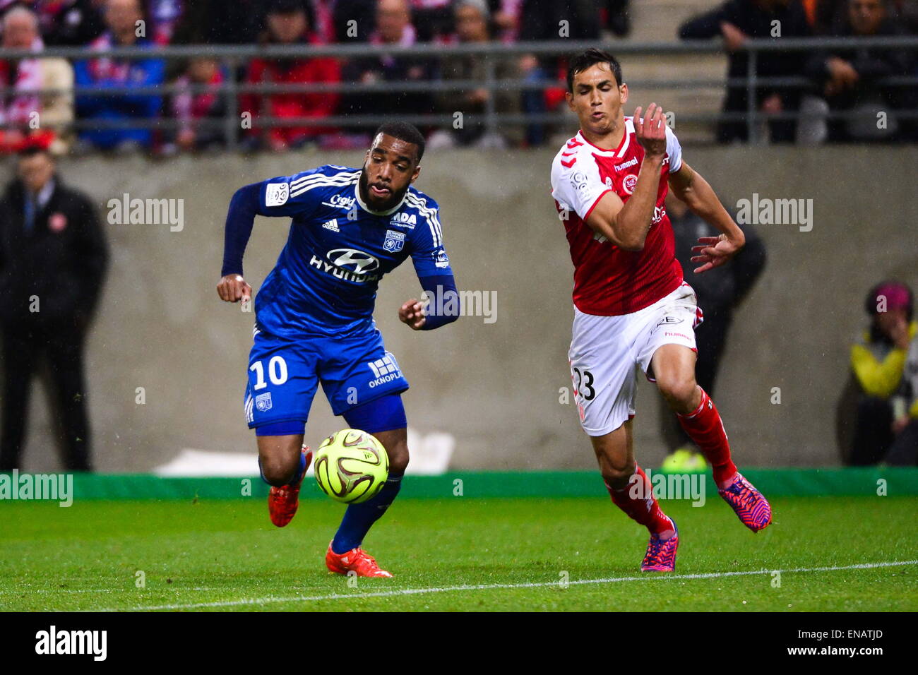 Alexandre LACAZETTE/Aissa MANDI - 26.04.2015 - Reims/Lyon - 34eme journee de Ligue 1.Photo : David Winter/Icon Sport Stock Photo