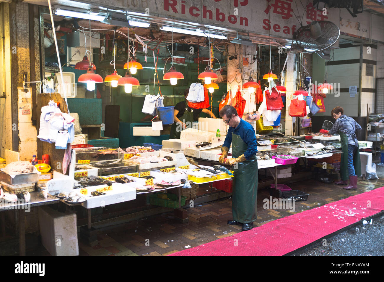 dh Market shop CAUSEWAY BAY HONG KONG Fish market stall owners fish stalls chinese food stand china Stock Photo