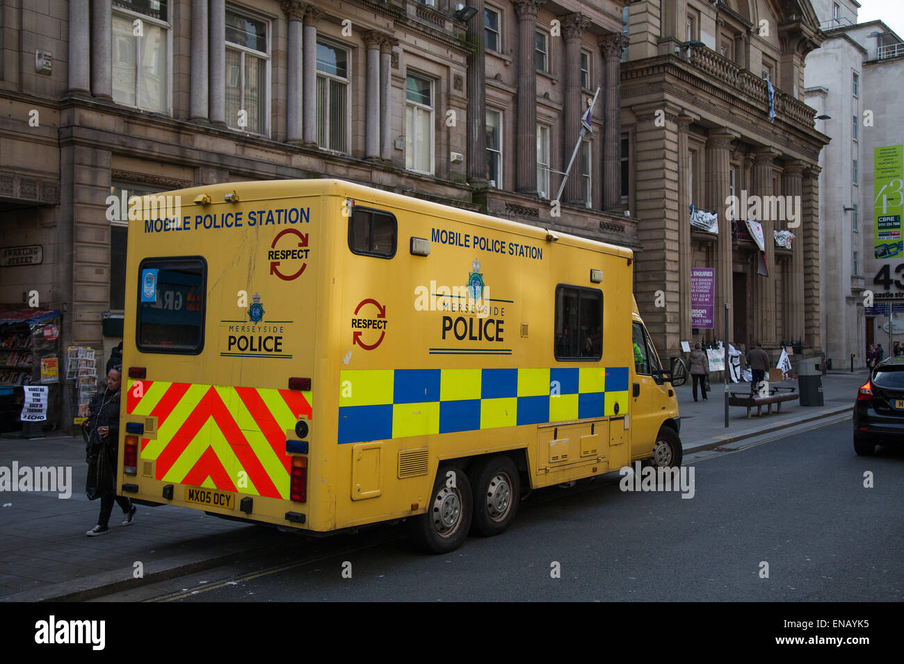 Mobile Police Station Vehicle; Homeless Demonstrators occupying old Bank of England Building in Castle Street, Liverpool. In new tactics today Merseyside Police issued Dispersion Orders to sympathisers providing food and water to the occupiers of the old Bank. The so called Love Activists are resisting a planned eviction from a historic former Liverpool city centre building which they occupied and turned into an illegal homeless shelter. Stock Photo