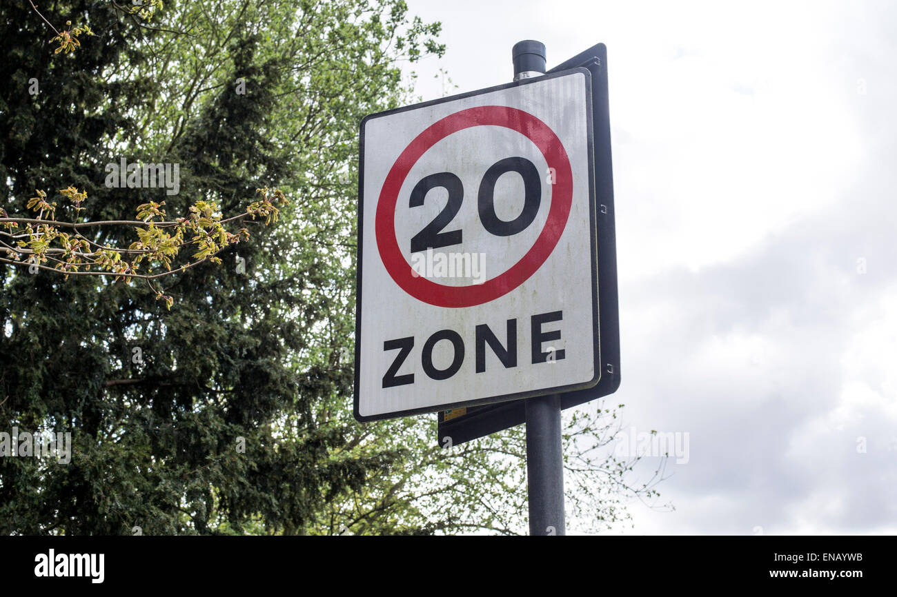 20 mph miles per hour speed limit sign zone Stock Photo