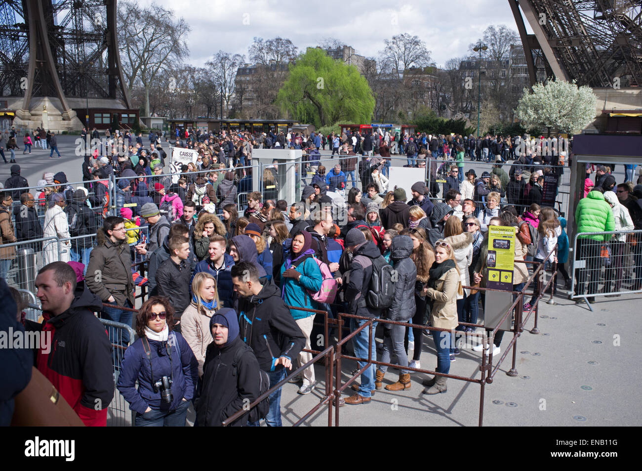 The queue waiting to gain entrance to the Eiffel Tower Stock Photo