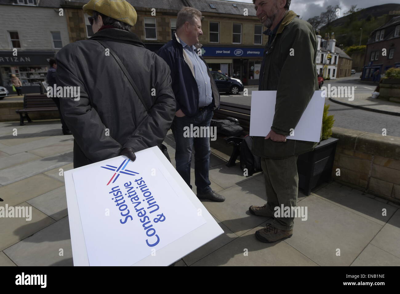 Melrose, UK. 01 May 2015. General Election 2015.  Scottish Conservative leader Ruth Davidson speaks at a rally in Melrose, in the Scottish Borders. In the final few days of campaigning, Ruth joins local candidate John Lamont (Berwickshire, Roxburgh & Selkirk) in the Market Square. The final push campaigning in the run up to the General Election on 7th May 2015.  Local Candidate John Lamont (Scottish Conservative and Unionist Party) on the streets. Credit:  Rob Gray/Alamy Live News Stock Photo