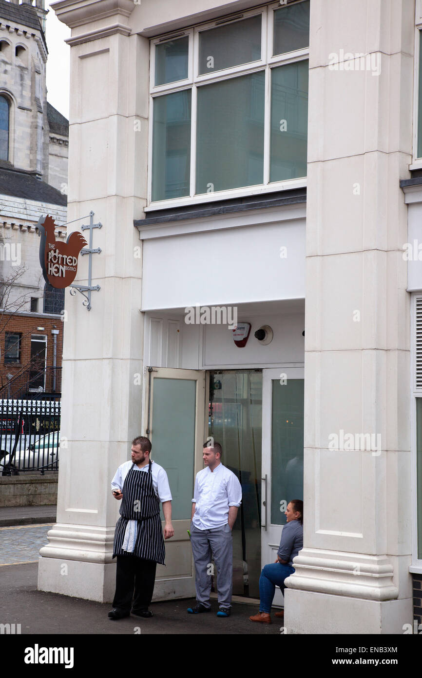 Ireland, North, Belfast, Cathedral Quarter, Kitchen staff outside the Potted Hen restaurant in St Annes Square. Stock Photo
