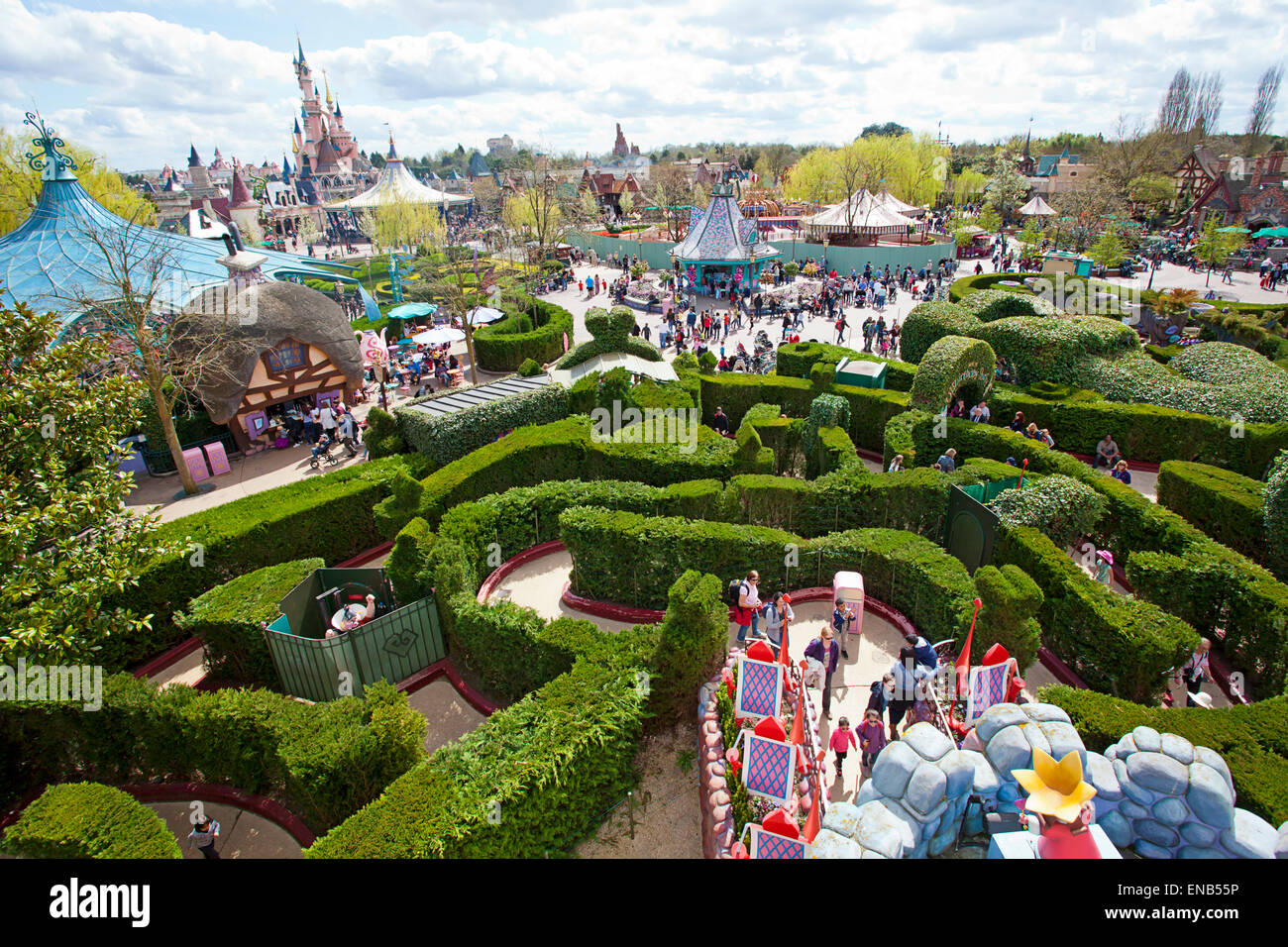 Alice in Wonderland Maze, Attractions