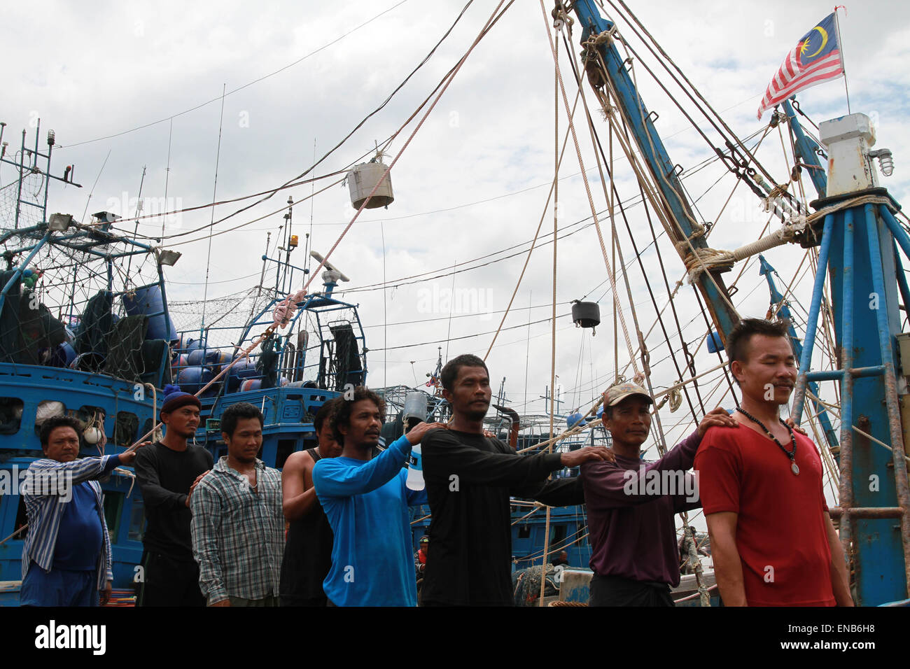 Indonesian war ship, Kapitan Pattimura arrested three Malaysian-flagged fishing boats and two fishing boats flag Thailand. The ships were suspected of illegal fishing in the waters of males in the Indonesia-Malaysia border, which still included in the territory of Indonesia. Currently five ships and 62 sailors detained in Indonesia Naval Base in Singapore for further legal processing. (Photo b y Yohanes Kurnia Irawan/Pacific Press) Stock Photo
