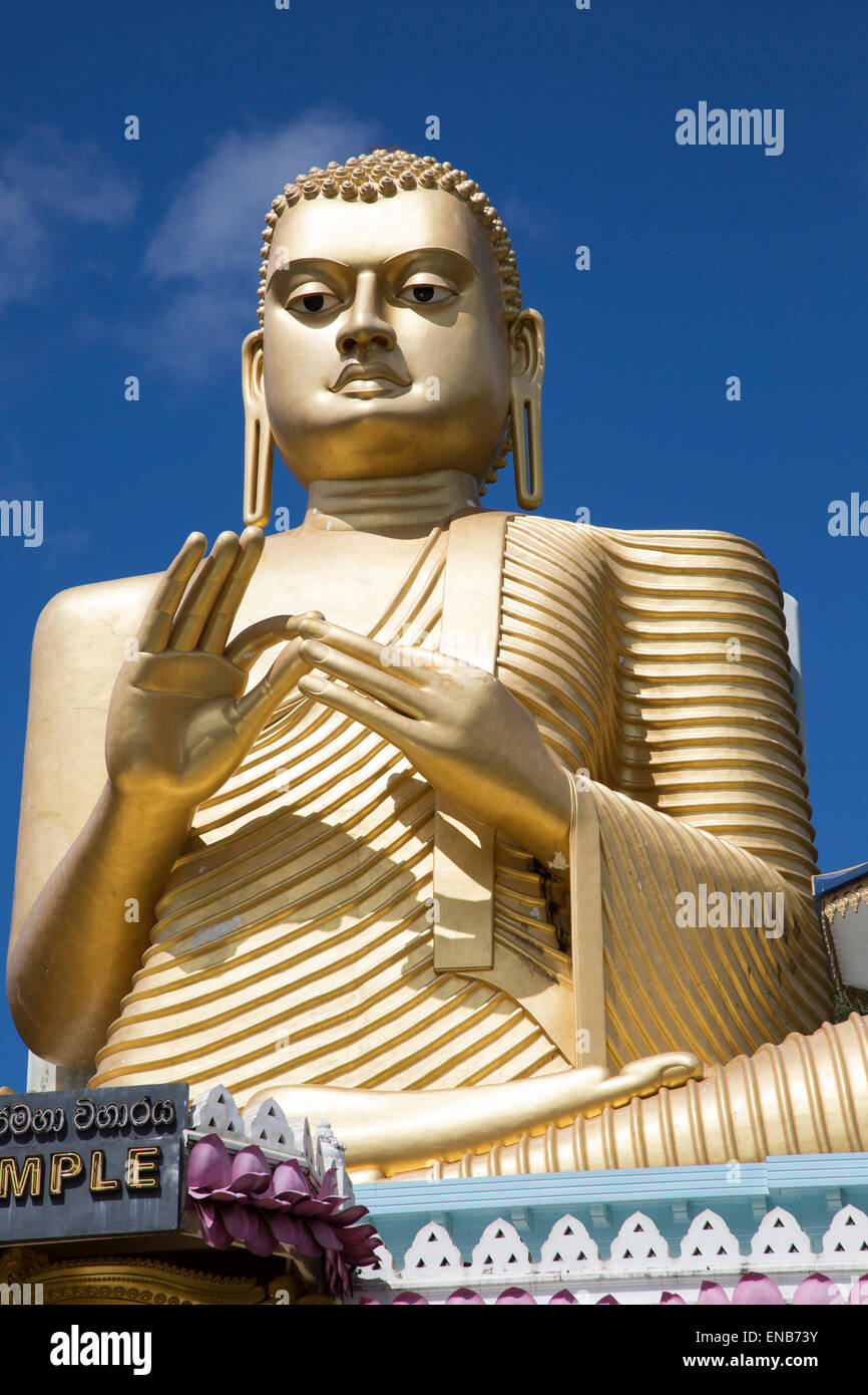 Giant golden buddha statue hires stock photography and images Alamy
