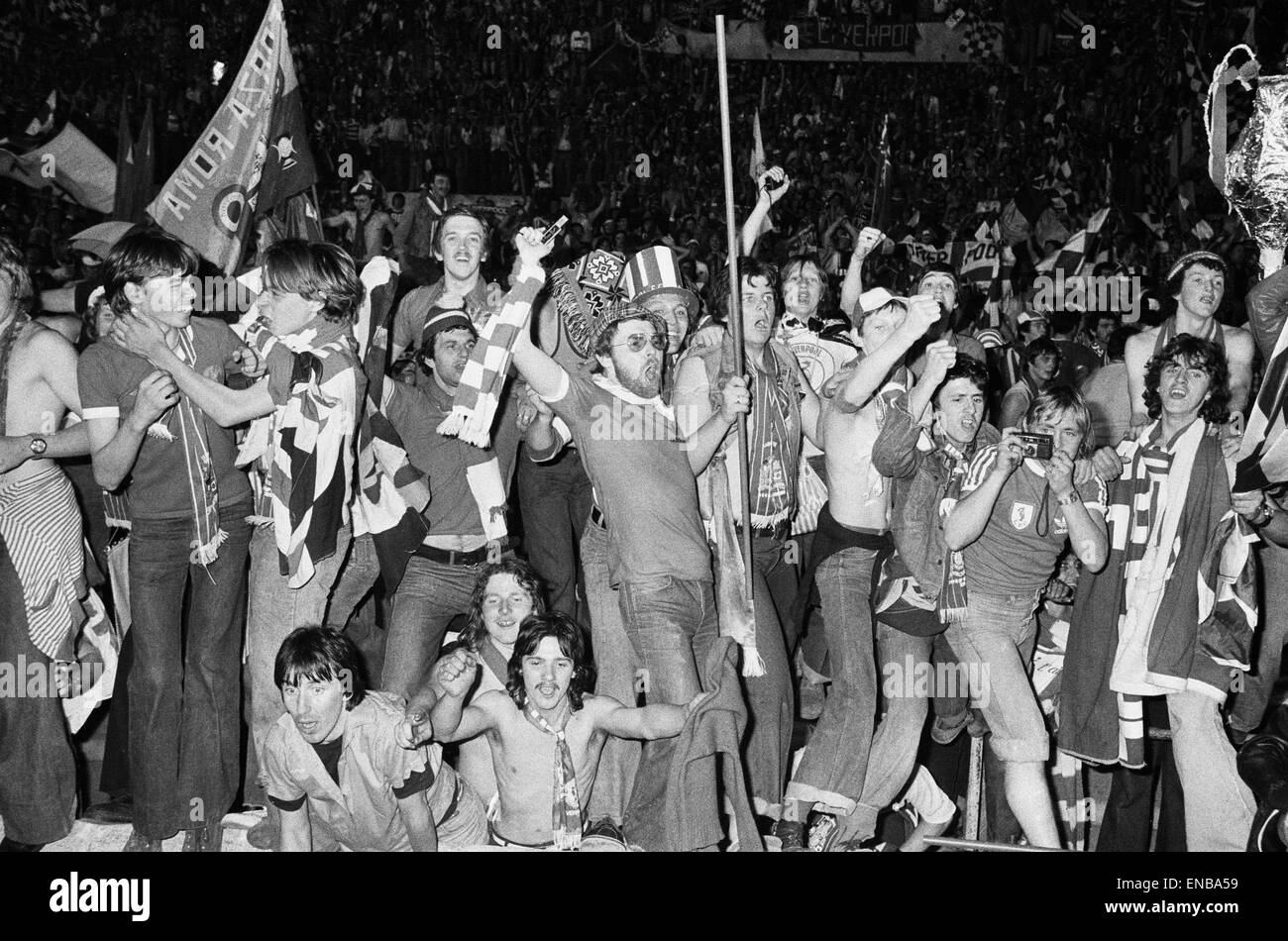European Cup Final at the Stadio Olimpico in Rome, Italy. Liverpool 3 v Borussia Monchengladbach 1. Liverpool fans celebrate their first ever European Cup victory. 25th May 1977. Stock Photo