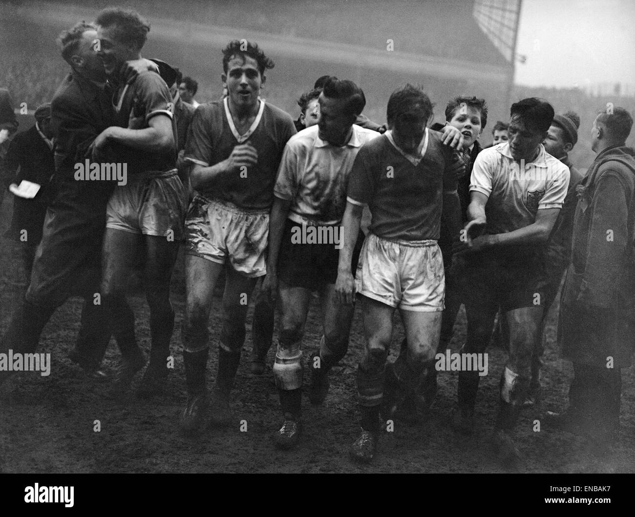 Manchester United v Fulham FA Cup Semi Final Manchester United players tired but victorious are congratulated by fans as they leave the pitch at the end of the game 26th March 1958 Stock Photo
