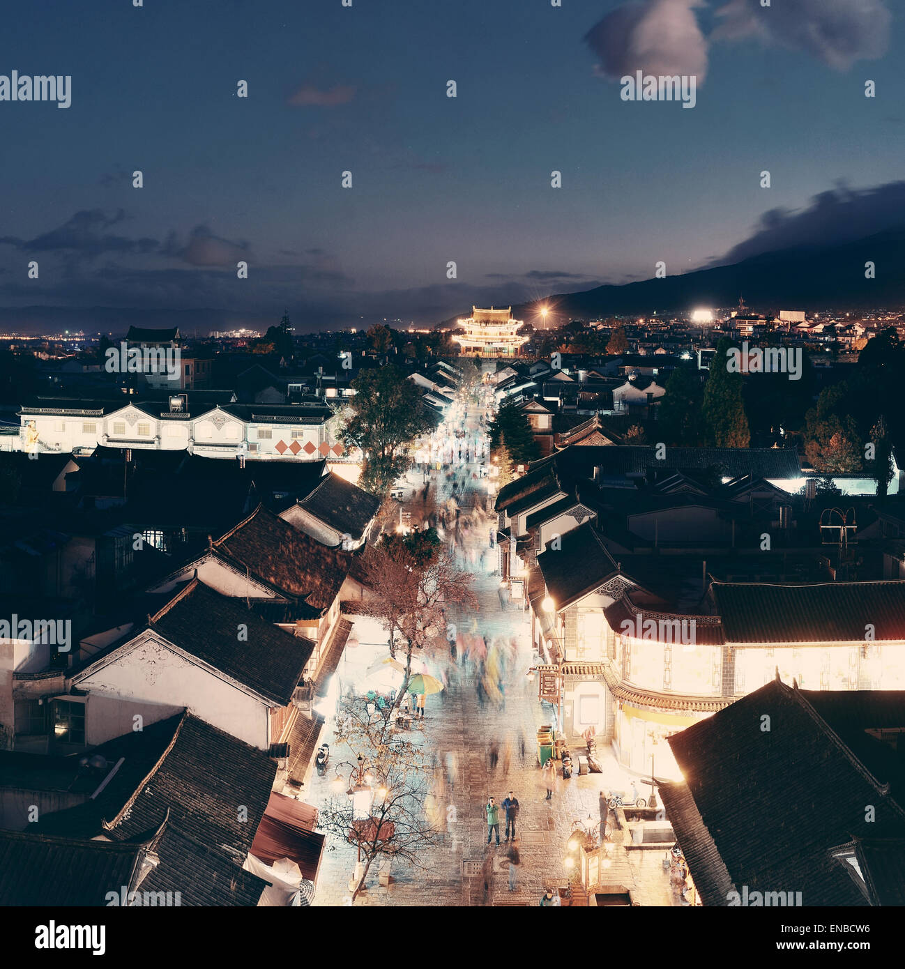 Dali old town rooftop view at dusk. Yunnan, China Stock Photo - Alamy