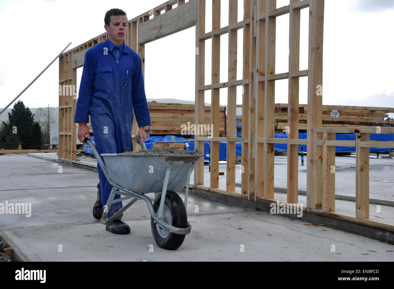 Builders pour concrete slab for a large building Stock Photo