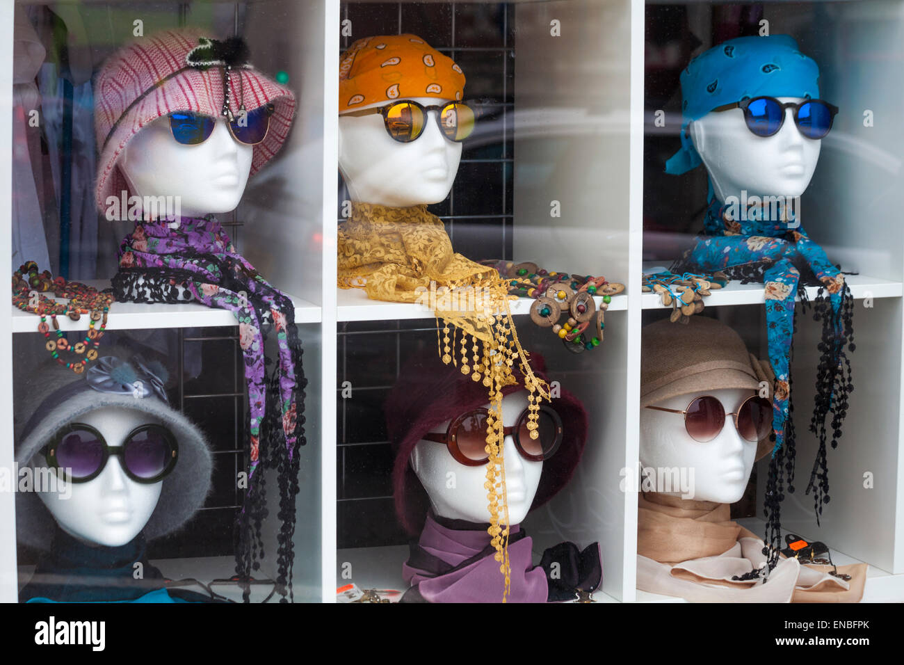 A row of identical bald mannequin heads, shoulder to shoulder, looking  upward Stock Photo - Alamy