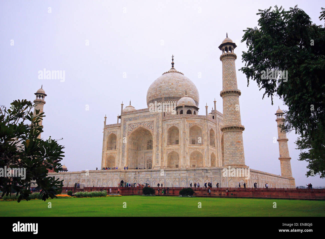 Side View of the Taj Mahal, Agra, Uttar Pradesh, India Stock Photo - Alamy