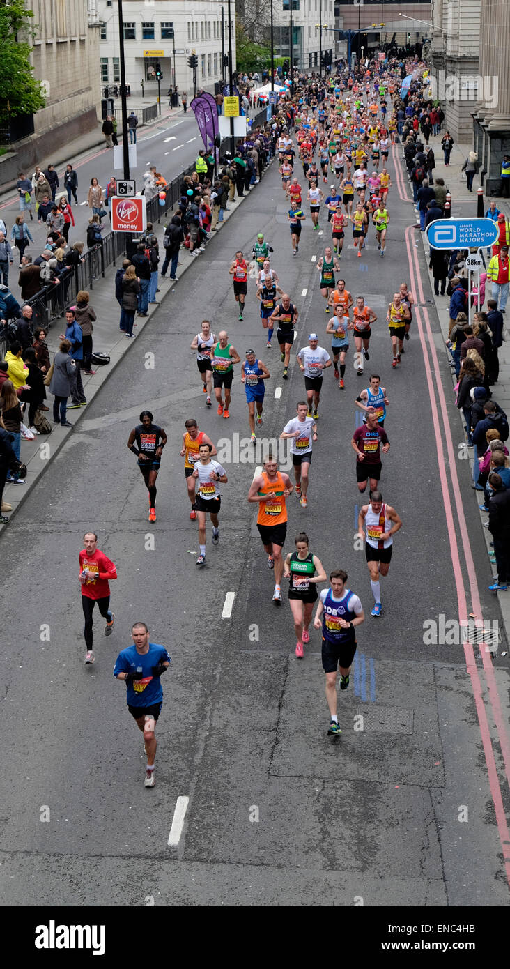 A high view of 2015 London Marathon runners on Upper Thames Street UK KATHY DEWITT Stock Photo