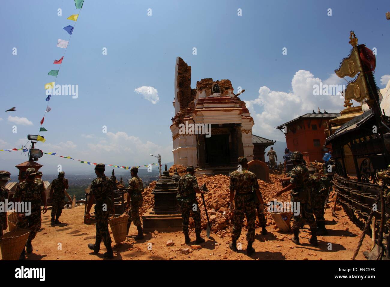 Kathmandu, Nepal. 2nd May, 2015. Nepal Army personnel work by a damaged temple after the massive earthquake on April 25 in Kathmandu, Nepal, May 2, 2015. The death toll of the earthquake climbed to 6,659 and 14,062 people were injured, the Home Ministry said on Saturday. Credit: Sunil Sharma/Xinhua/Alamy Live News Stock Photo