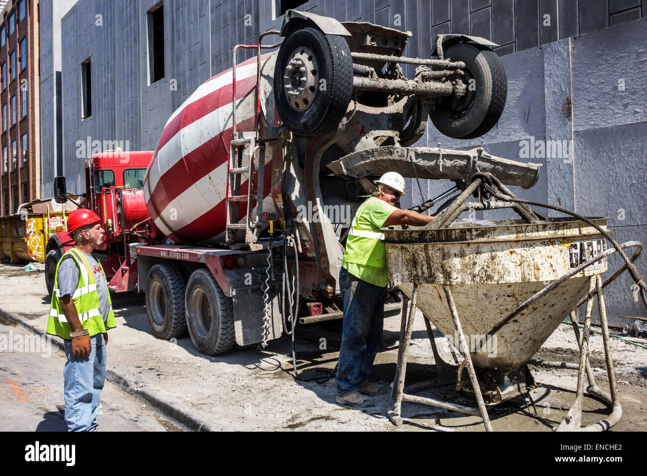 Concrete mixer revolving drum hires stock photography and images Alamy