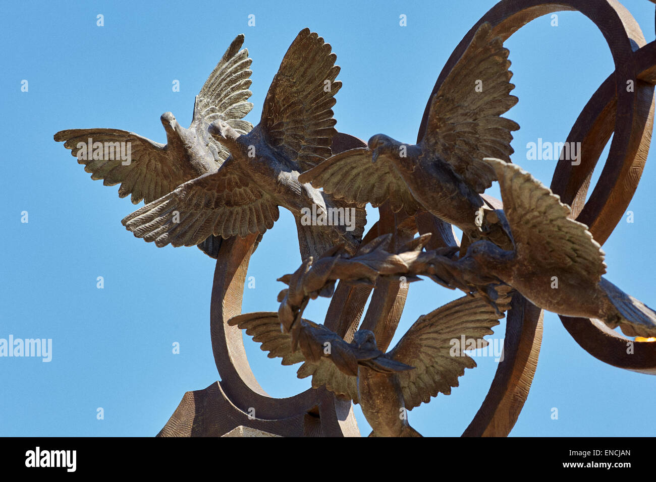 Downtown Atlanta in Georga USA   Picture: Statue of Pierre de Coubertin and Olympic Rings, doves at Centennial Olympic Park Stock Photo