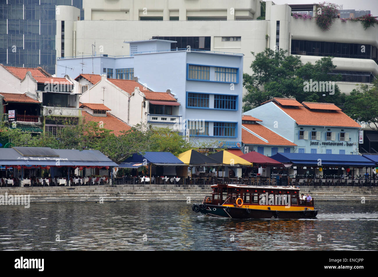 SINGAPORE, FEBRUARY 13: A ferry carries passengers through a retail district on February 13, 2009 in Singapore city Stock Photo