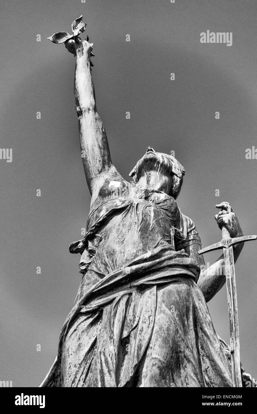 Black and white image of a bronze female figure pointing to the sky in Northernhay Gardens in Exeter Stock Photo