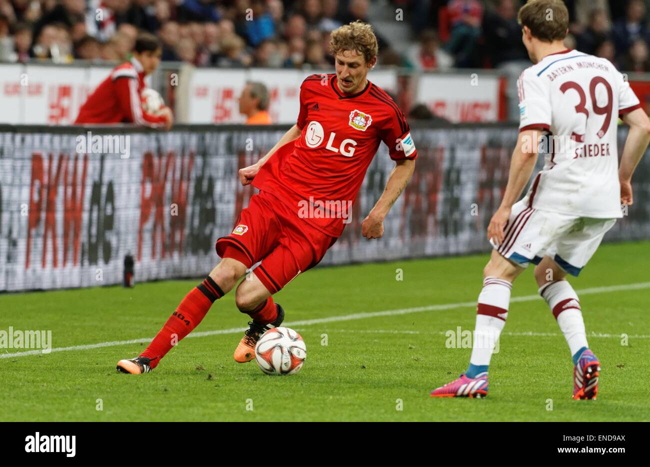 Leverkusen, Germany, 1st October, 2014. UEFA Champions League 2014/2015  Group stage Group C matchday 2, Bayer 04 Leverkusen (red) - Benfica  Lissabon (black) --- Heung-Min Son (Leverkusen) and Stefan Kie§ling  (Kiessling) (Leverkusen)