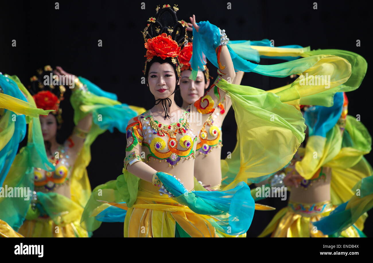 Xiangyang, Hubei province, China. 3rd May, 2015. People performance to attract tourists at a new Movie and Television City in Xiangyang, Hubei province, central China Friday May 2, 2015, one of the few national holidays in the spring. Credit:  Panda Eye/Alamy Live News Stock Photo