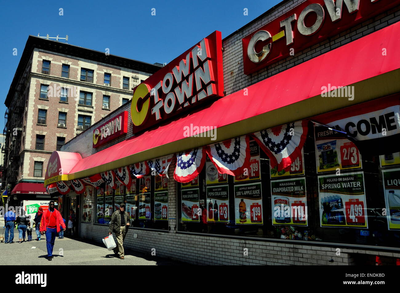 new-york-city-c-town-super-market-with-patriotic-red-white-and-blue-ENDKBD.jpg