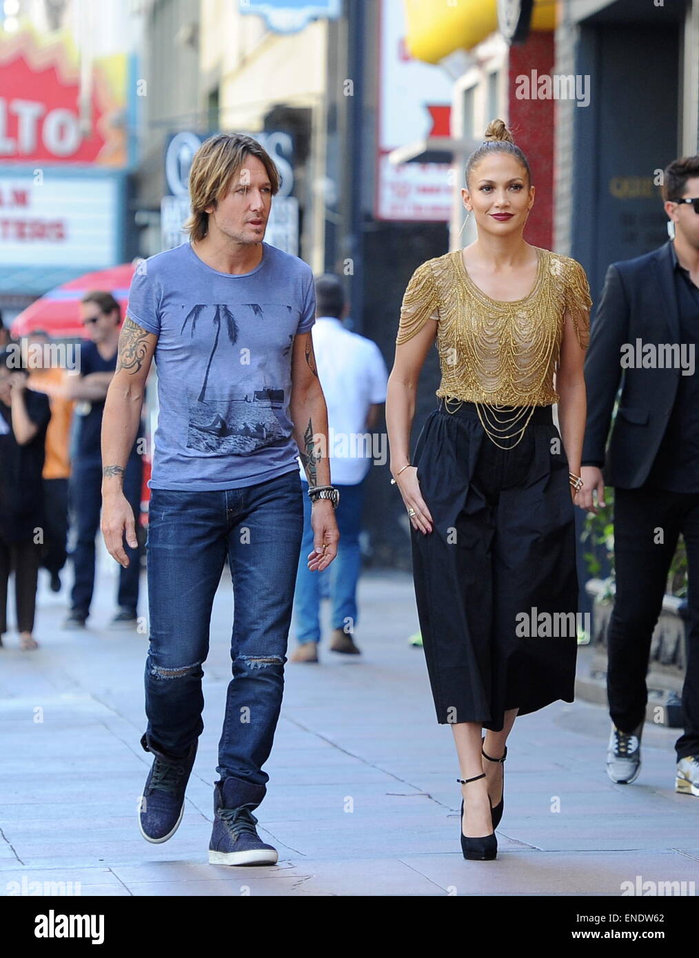 American Idol Judges Join Celebrity Performers For Season 13 Finale American Idol Net