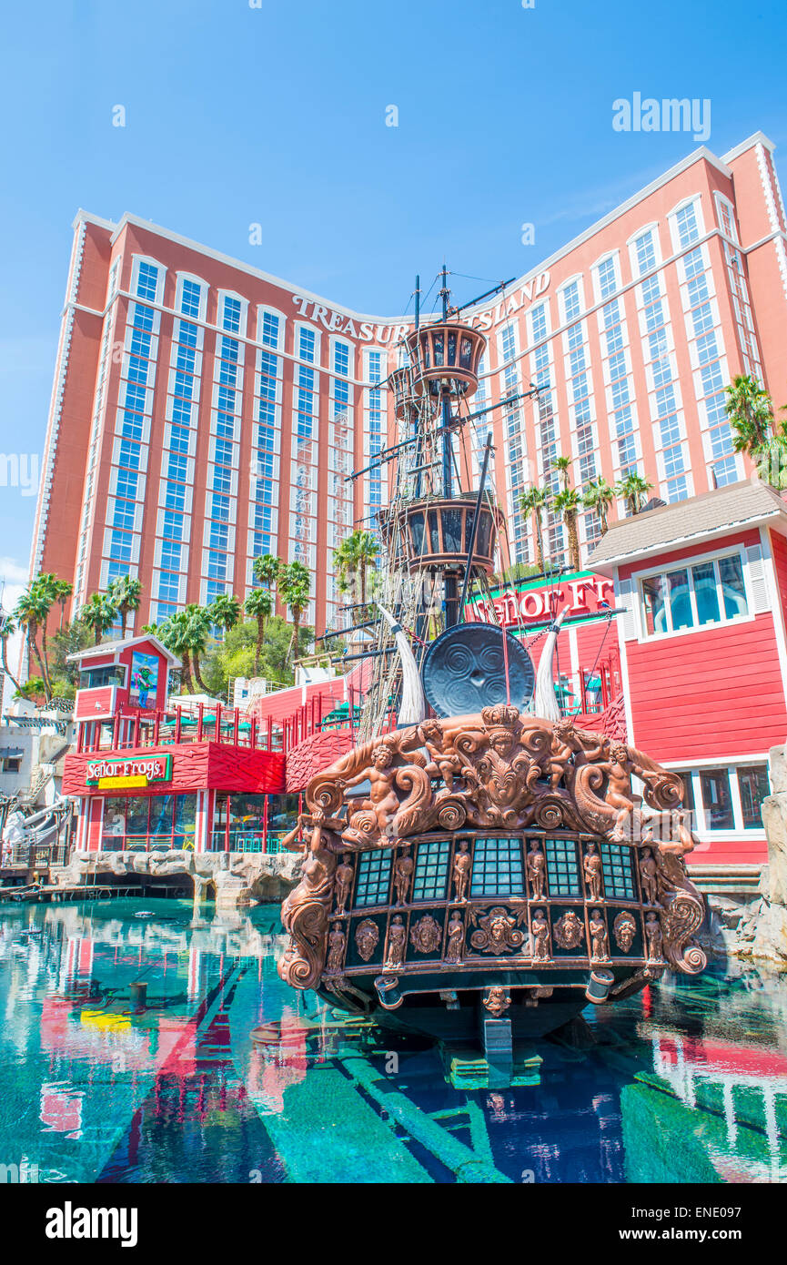 Treasure Island hotel and casino in Las Vegas Stock Photo - Alamy