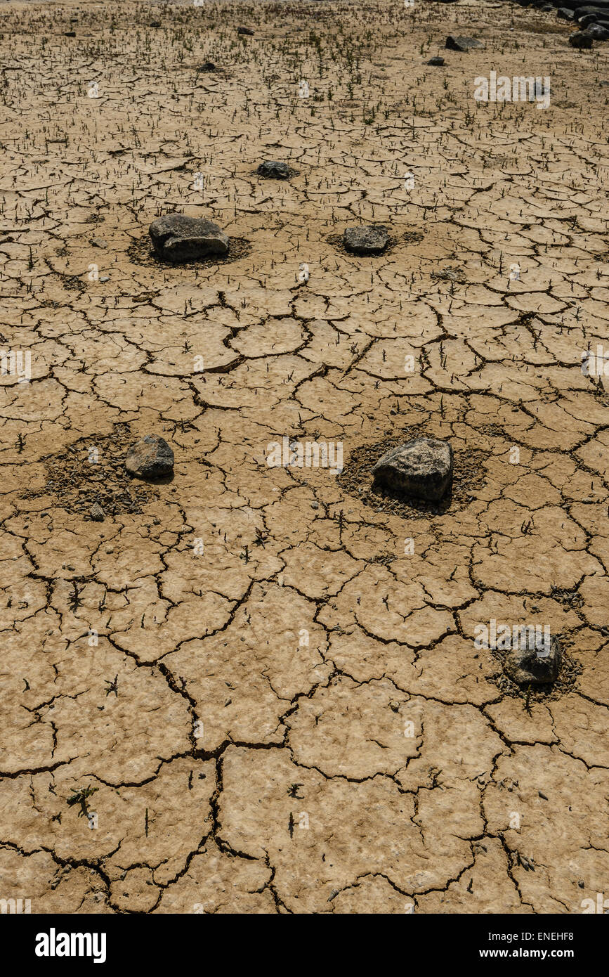 Cracked ground drought hires stock photography and images Alamy