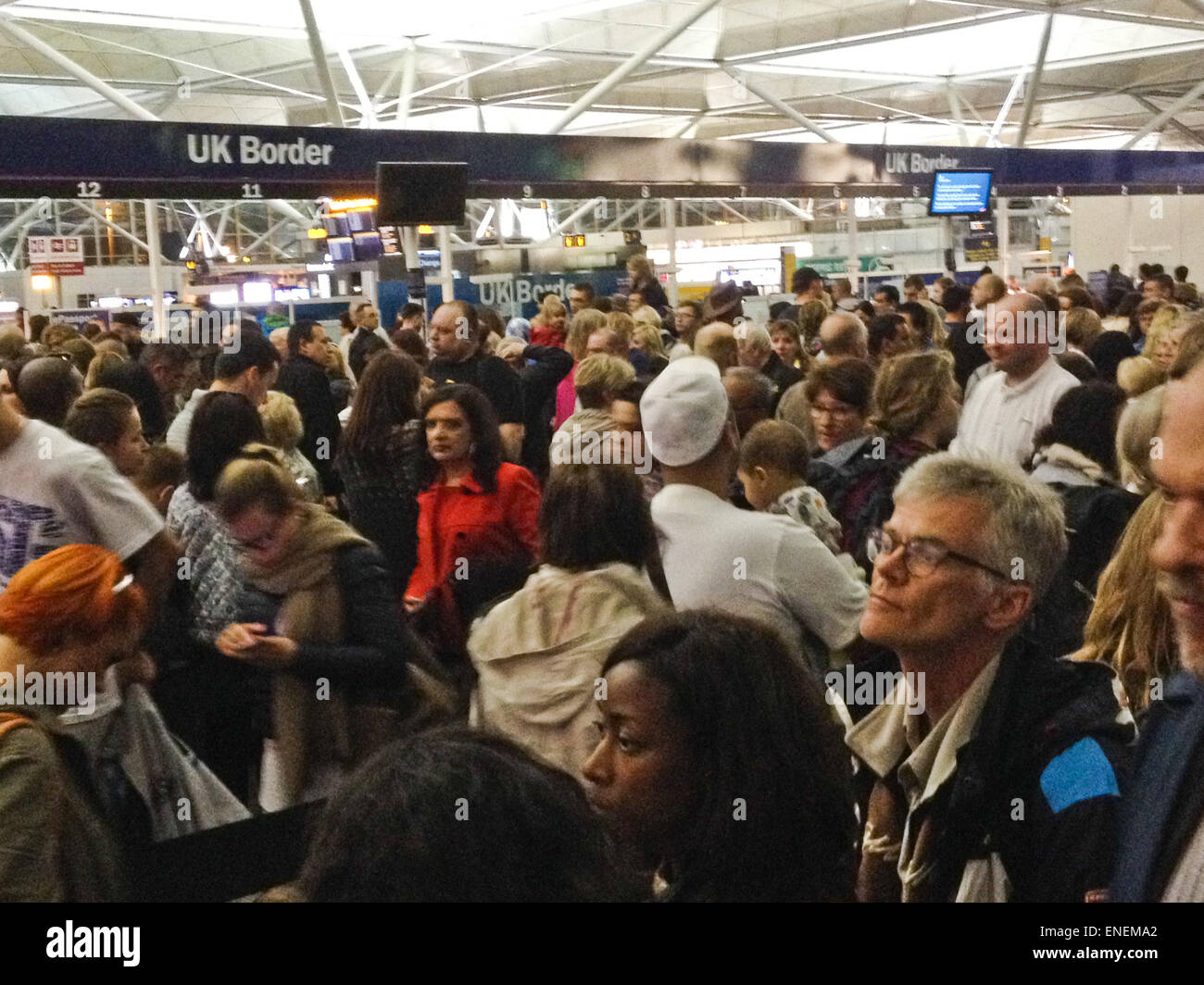 Uk border passport control terminal hi-res stock photography and images ...