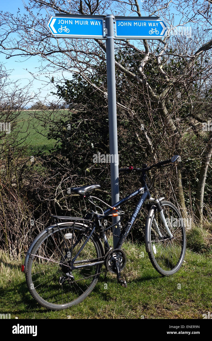 Bike beside John Muir Way, Cycle Route Signs, near Blackdykes, North Berwick Stock Photo