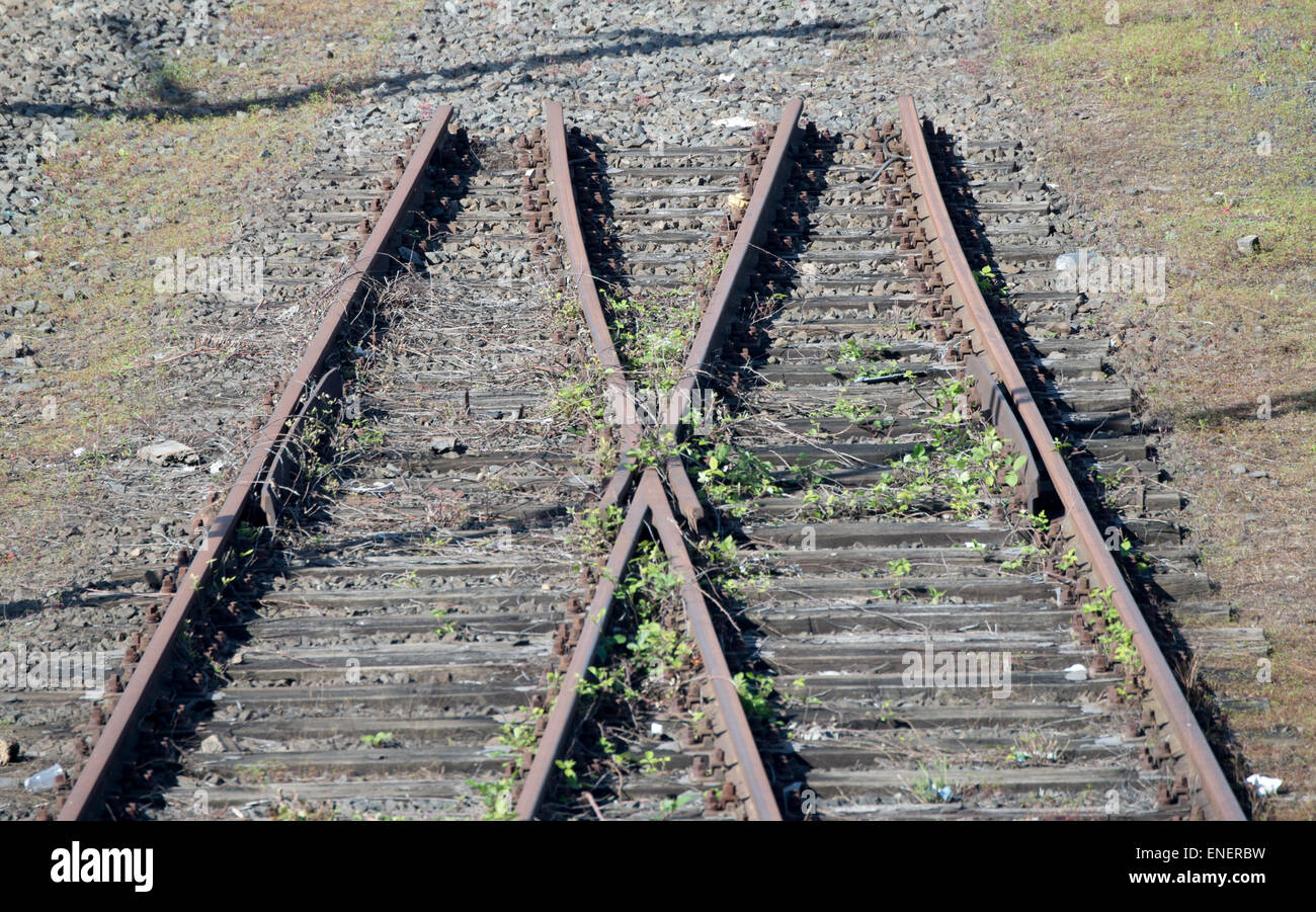Frankfurt, Germany. 28th Apr, 2015. Decommissioned railway tracks owned by German railway company Deutsche Bahn end abruptly near a freight yard in Frankfurt, Germany, 28 April 2015. German train drivers' union GDL announced strikes that will disrupt both passenger train and freight transport service in Germany for almost a week. Photo: Boris Roessler/dpa/Alamy Live News Stock Photo