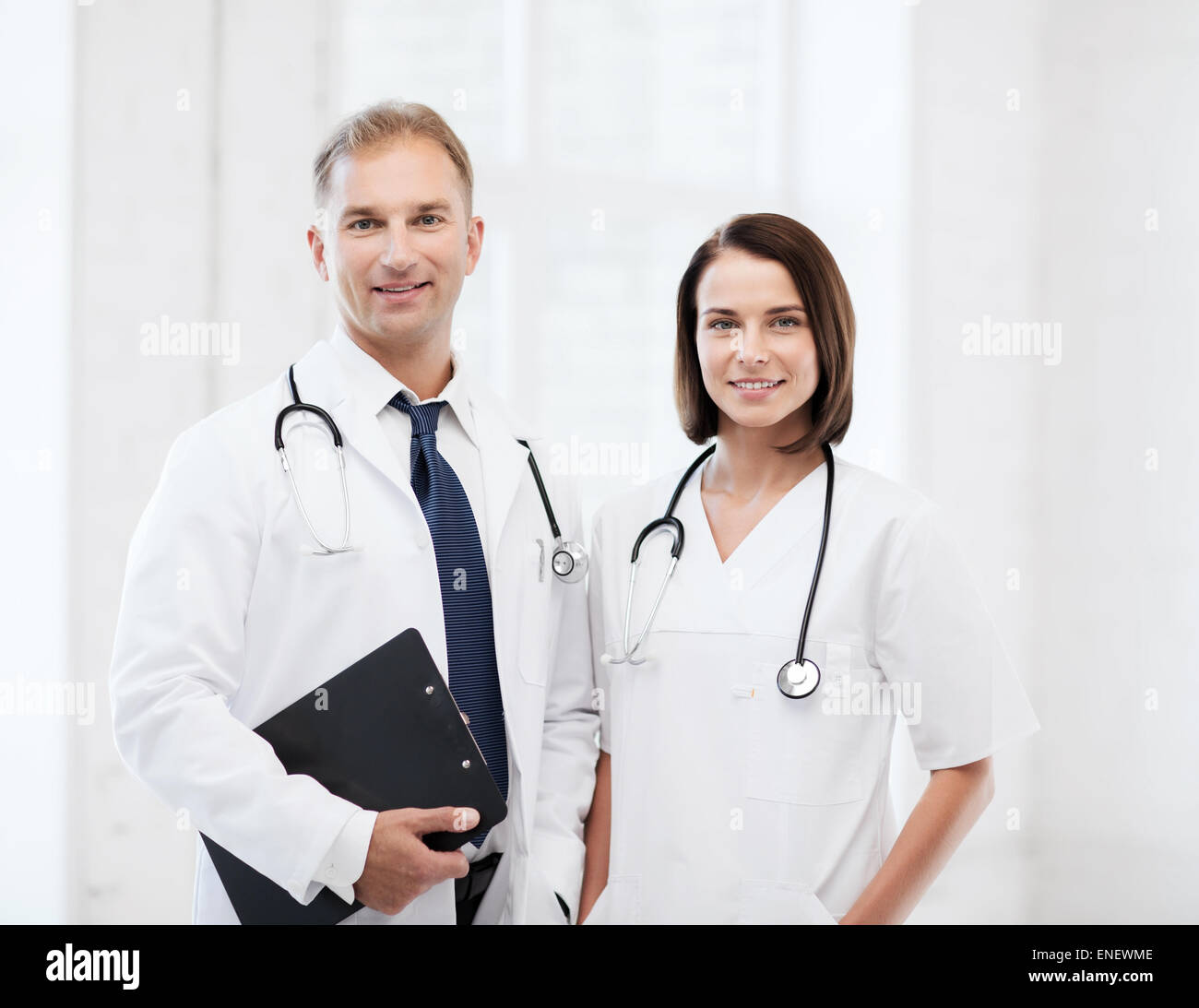 женщина врач. врачи мужчина и женщина. доктор. врач женщина и мужик. врач женщина и мужик.