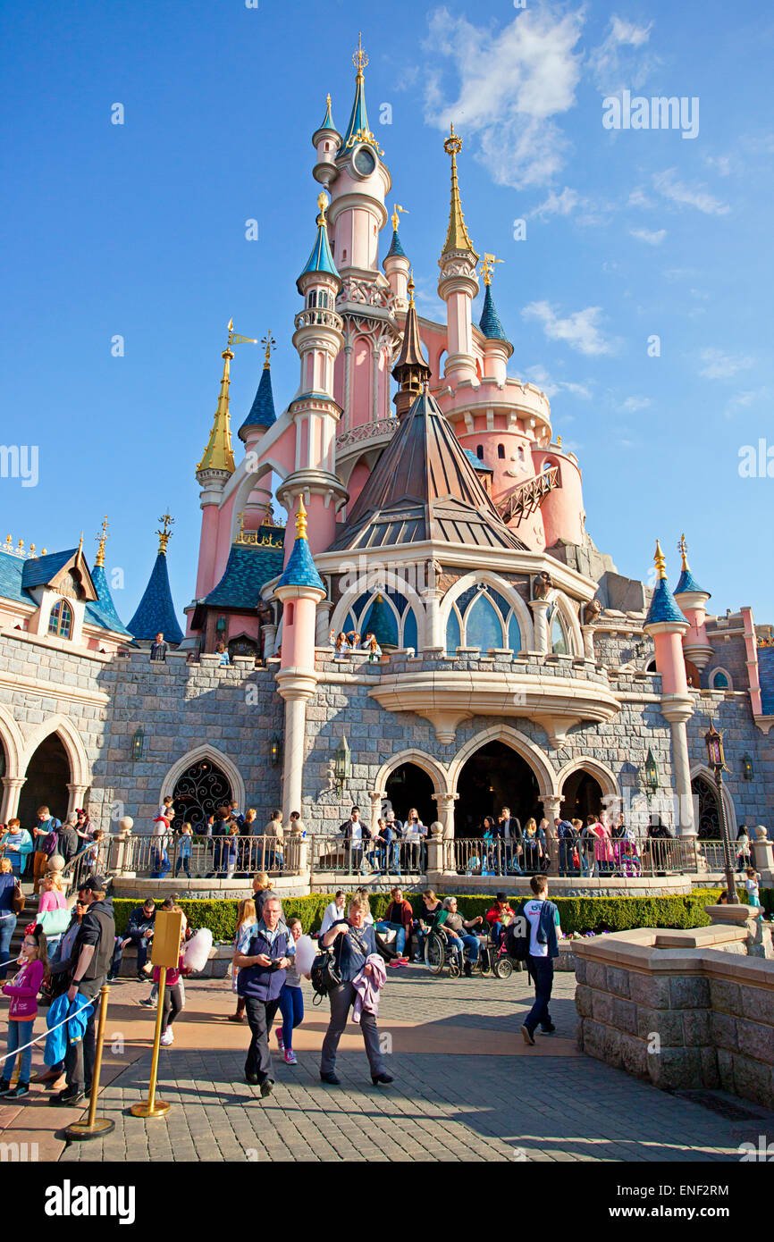 A picture of the Sleeping Beauty castle of Disneyland Paris, at night Stock  Photo - Alamy