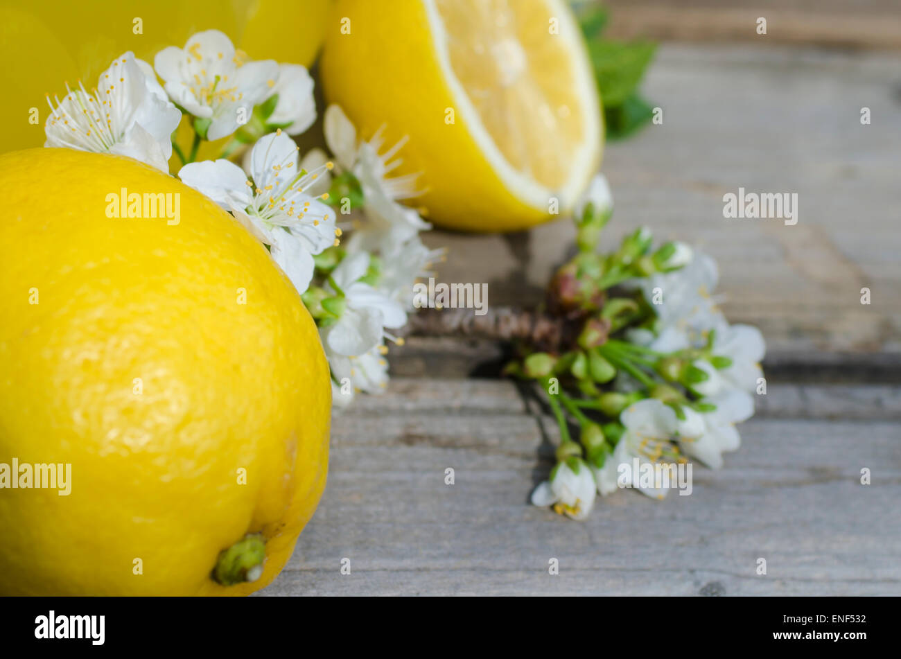 Lemon and white flowers on wood background Stock Photo - Alamy