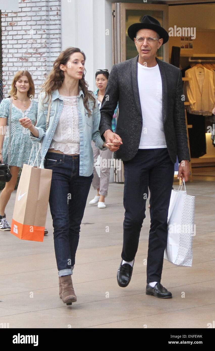 Jeff Goldblum takes his girlfriend Emilie Livingston shopping at The Grove in Hollywood  Featuring: Jeff Goldblum, Emilie Livingston Where: Los Angeles, California, United States When: 30 Oct 2014 Stock Photo