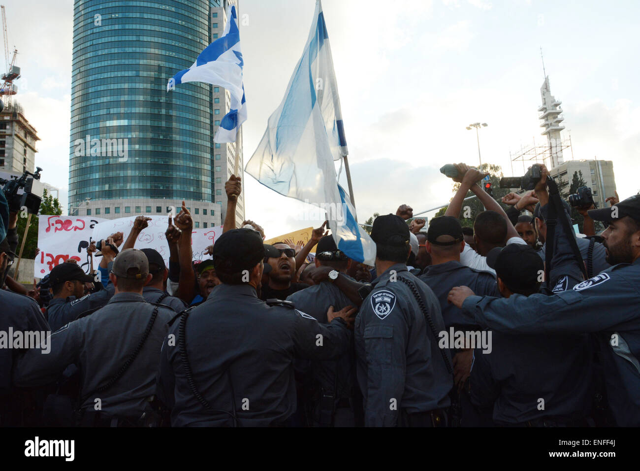 Tel Aviv, Israel. 03rd May, 2015. Ethiopian Israelis took it to the street in protest of increasing police violence and racial discrimination. © Laura Chiesa/Pacific Press/Alamy Live News Stock Photo