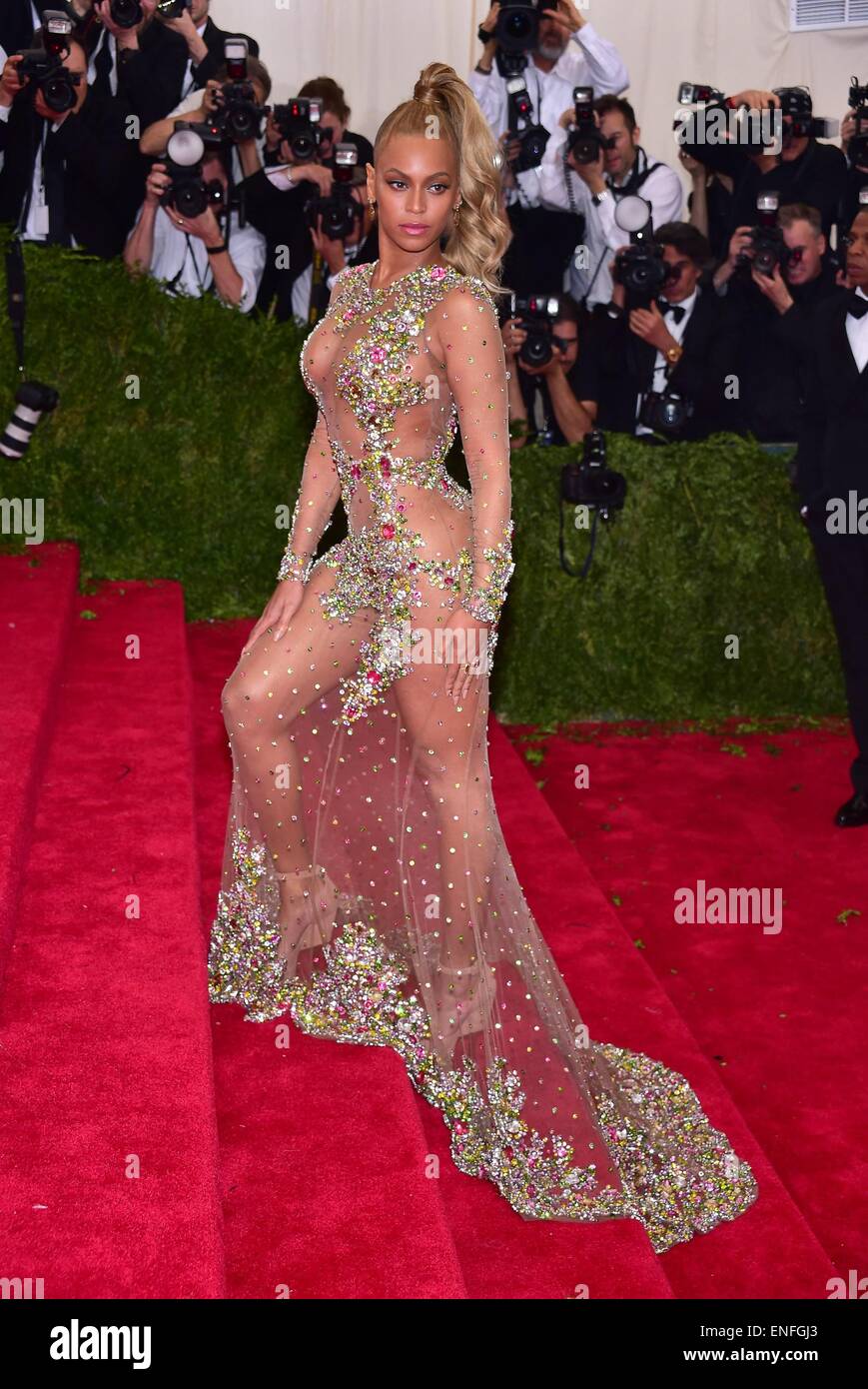 Beyonce met gala 2015 hi res stock photography and images Alamy