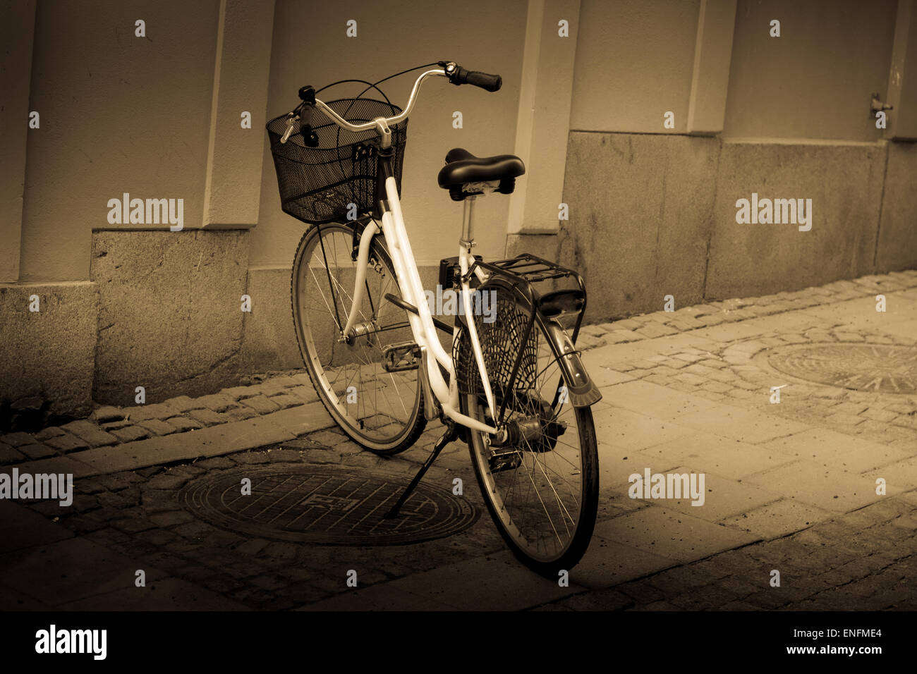 Classic vintage bicycle hi-res stock photography and images - Alamy