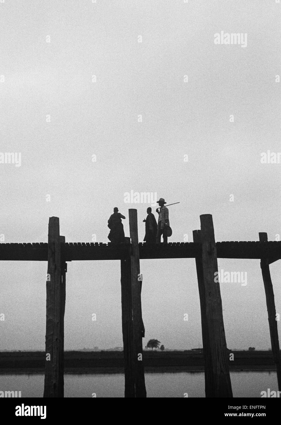 People Crossing U Bein Bridge In Amarapura, Mandalay, Myanmar Stock Photo