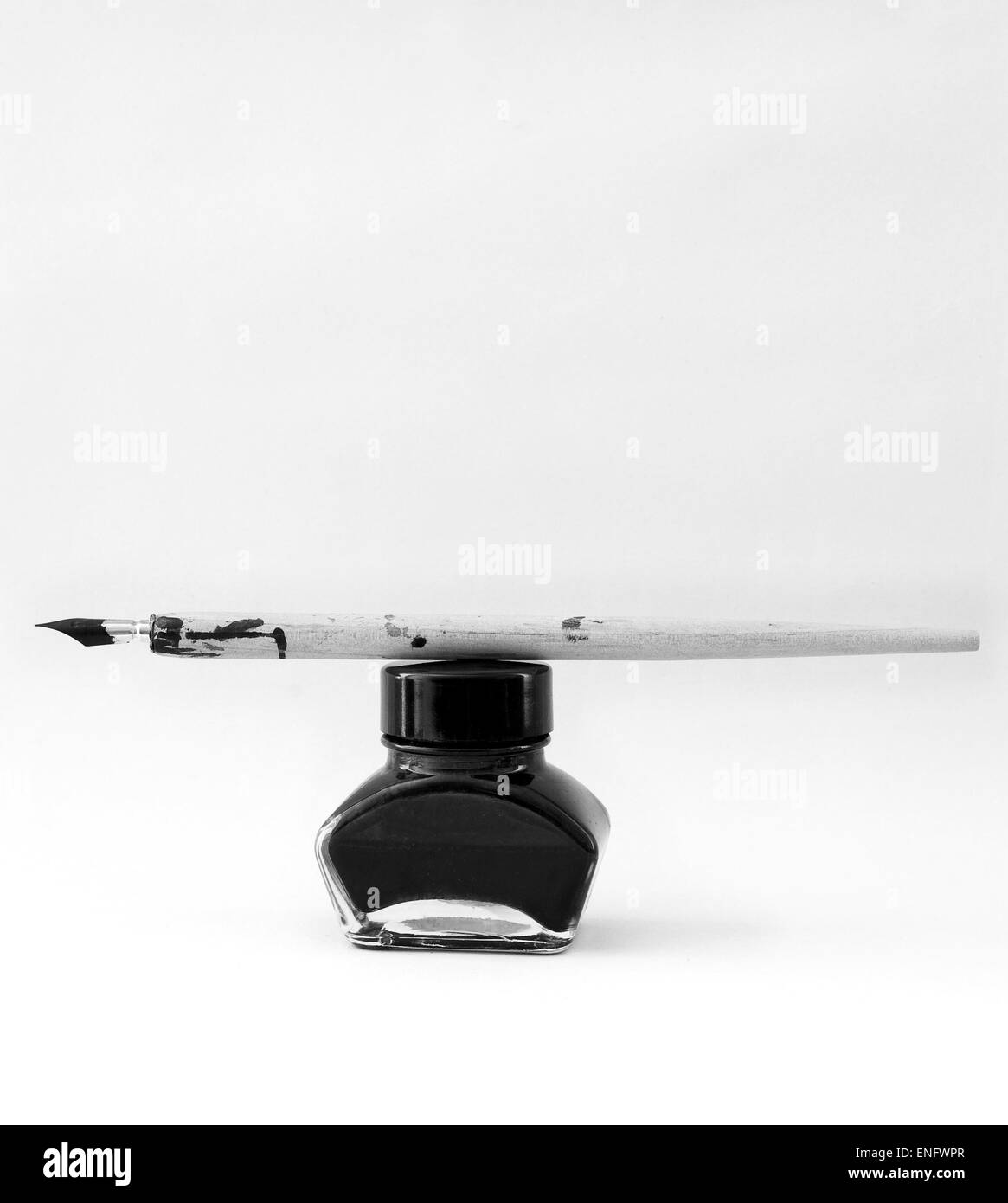 Ink pot and pen hires stock photography and images Alamy