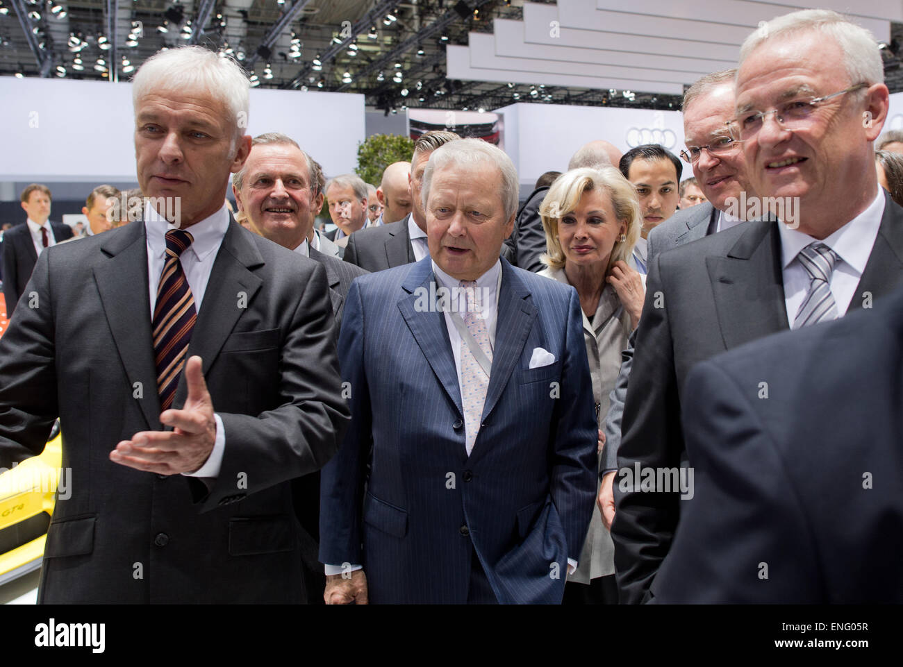 Hanover, Germany. 05th May, 2015. Matthias Mueller (L-R), CEO of Porsche AG, Hans Michel Piech and Wolfgang Porsche, members of the Supervisory Board at Volkswagen AG, Porsche's partner Daniela Huebner, Stephan Weil, Minister President of Lower Saxony and member of the supervisory board at Volkswagen AG, and Martin Winterkorn, CEO of Volkswagen AG, stand at the Volkswagen AG shareholders' meeting at the fairground in Hanover, Germany, 05 May 2015. Photo: JULIAN STRATENSCHULTE/dpa/Alamy Live News Stock Photo