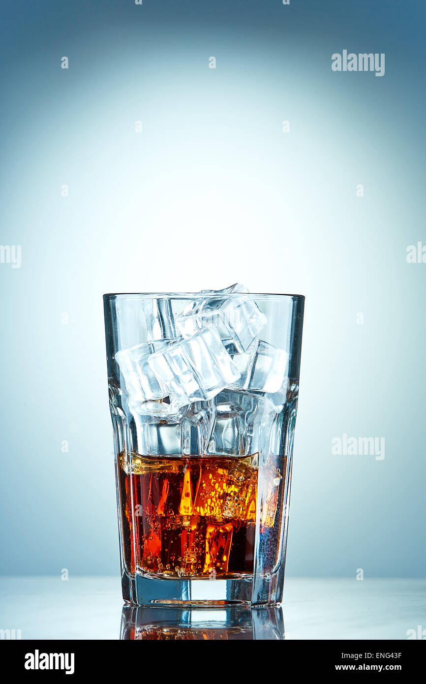 Glass cola ice cubes close hi-res stock photography and images - Alamy