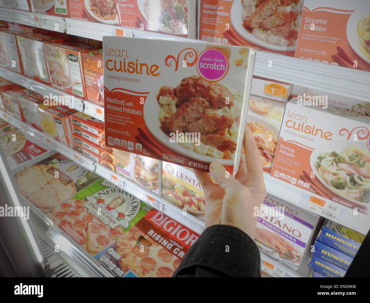A shopper chooses a package of Nestlé's Lean Cuisine Meatloaf with Mashed Potatoes in a supermarket in New York on Monday, May 4, 2015. Frozen food product sales are flat or declining as consumers switch to products perceived as healthier. Nestlé's Lean Cuisine in particular has seen a large drop in sales. (© Richard B. Levine) Stock Photo