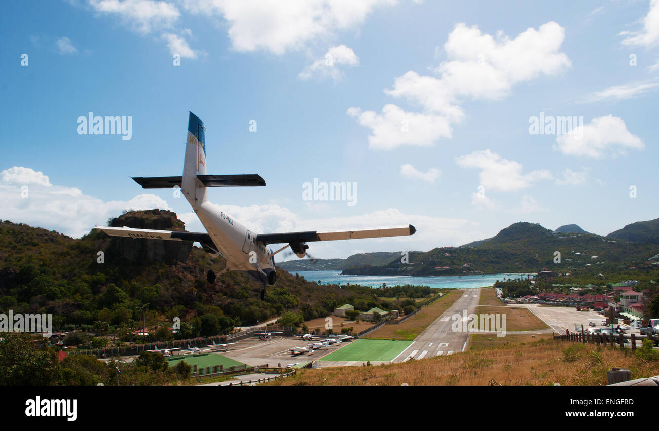 Saint-Barthélemy, St. Barths, Caribbean: a plane landing on the runway at  Gustaf III Airport, known as the third most dangerous airport in the world  Stock Photo - Alamy