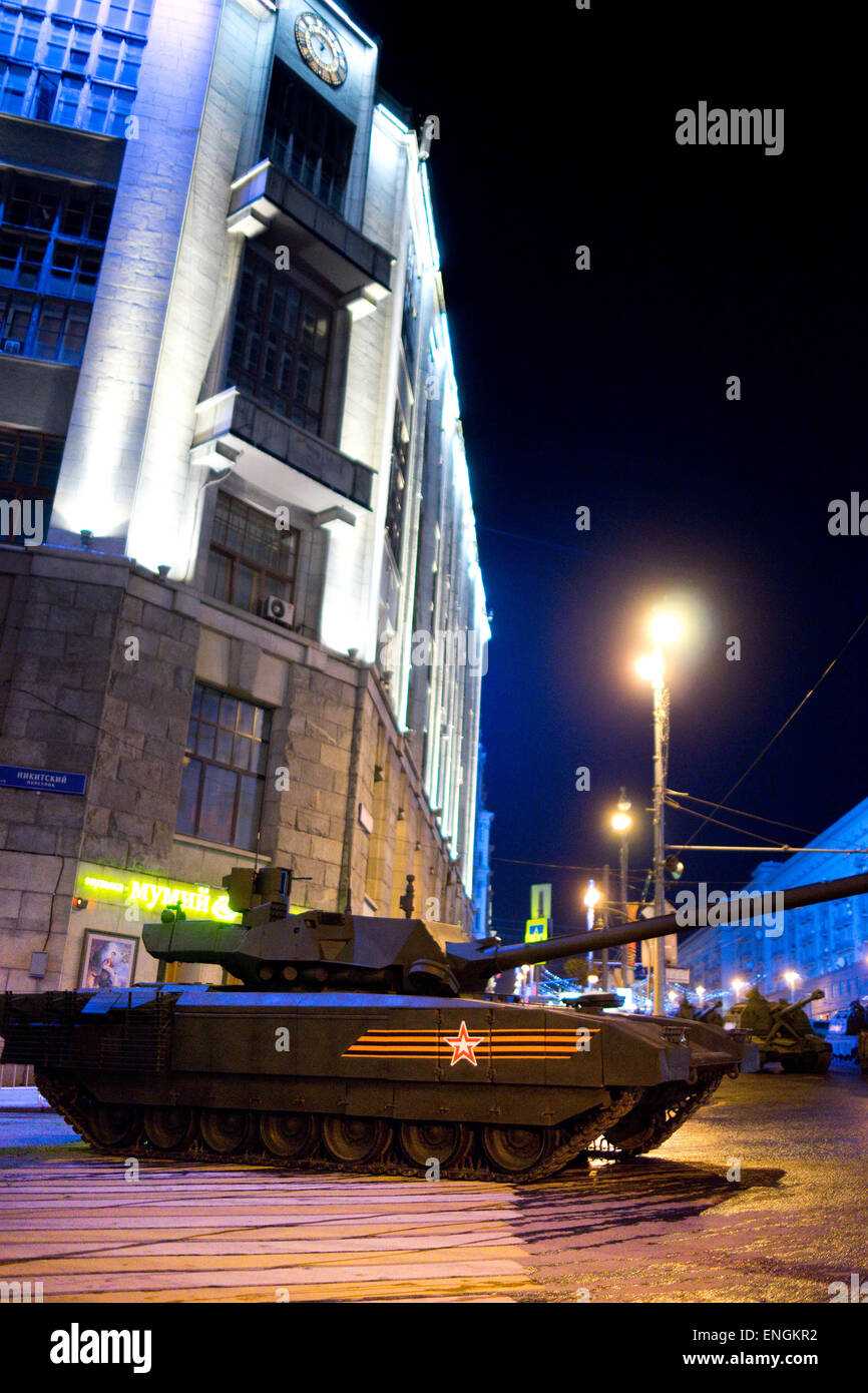 Moscow, Russia. 04th May, 2015. A newly developed T-14 tank seen on Tverskaya Street. - Russian military hardwares including the latest developed T-14 tank participated in the 70th Victory day parade rehearsal. 4th May 2015 © Geovien So/Pacific Press/Alamy Live News Stock Photo