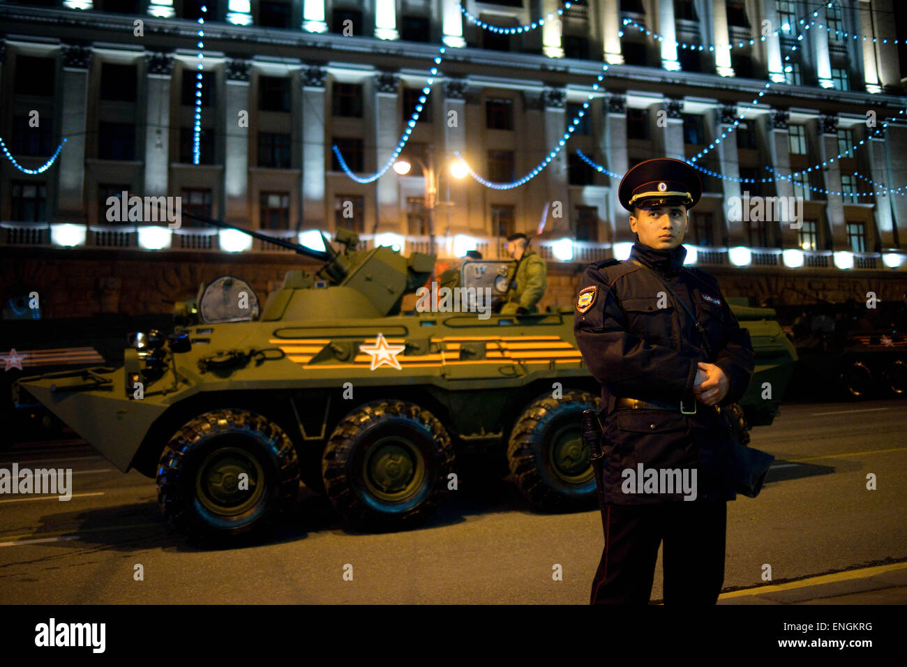 Moscow, Russia. 04th May, 2015. A policeman guards the street of Tverskaya as the military parade towards the Red Square. - Russian military hardwares including the latest developed T-14 tank participated in the 70th Victory day parade rehearsal. 4th May 2015 © Geovien So/Pacific Press/Alamy Live News Stock Photo