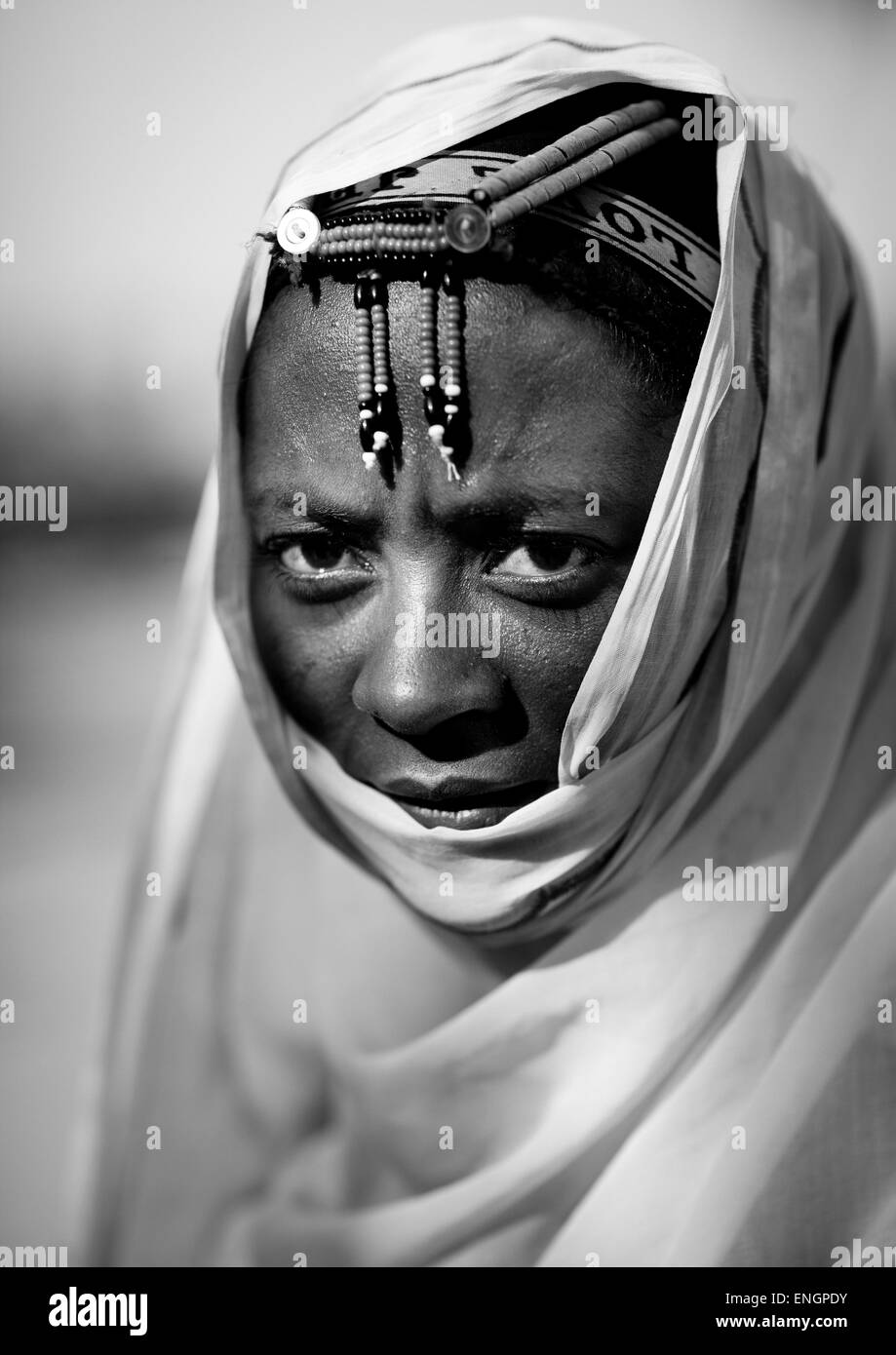 Gabbra Tribe Woman With Traditional Headgear, Chalbi Desert, Kalacha ...