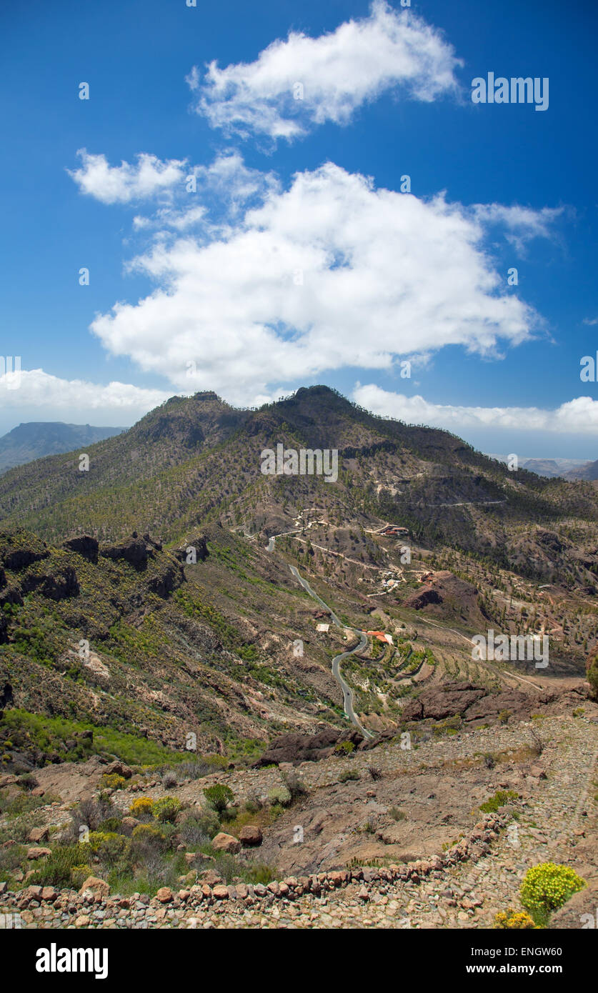 Gran Canaria, route Cruz Grande - Llanos de la Pez, steep and narrow footpath against the wall of the valley Stock Photo