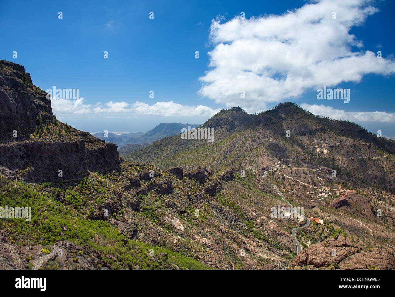 Gran Canaria, route Cruz Grande - Llanos de la Pez, steep and narrow footpath against the wall of the valley Stock Photo